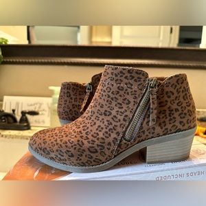 Great gently worn clean booties